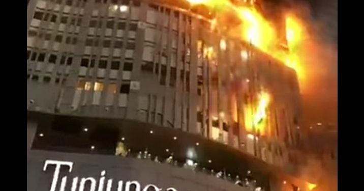 Mal Tunjungan Plaza Kota Surabaya Kebakaran, Para Pengunjung Panik Berhamburan