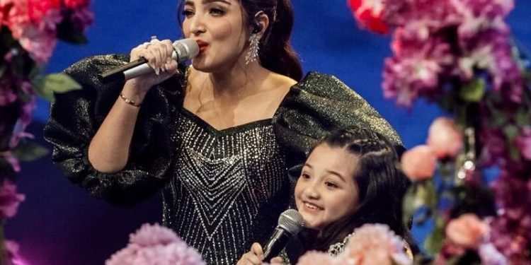 Queen Arsy Foto Bareng Song Joong Ki di Fanmeeting Scarlett , Ashanty Mengaku Iri