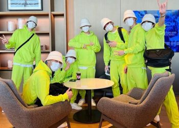 NCT Dream Kompak Menggunakan Baju kembaran Di Bandara, NCT Zen Sibuk Bikin Meme