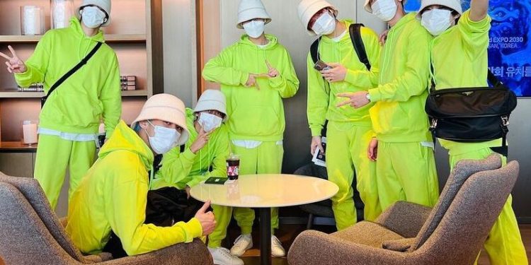 NCT Dream Kompak Menggunakan Baju kembaran Di Bandara, NCT Zen Sibuk Bikin Meme