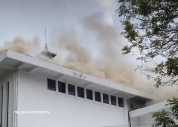 Terbakarnya Gedung Balai Kota Bandung, Api Semakin membesar