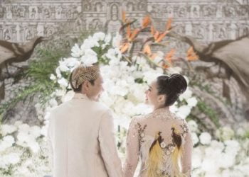 Chelsea Islan Resmi Menikah Dengan Rob Clinton, Menawan Dengan Balutan Gaun Putih