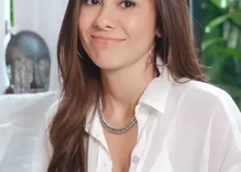 Kemeja Transparan Wulan Guritno