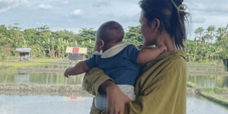 Indah permatasari dan anaknya