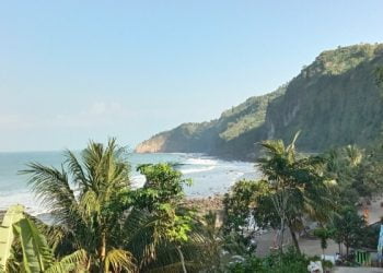 Ini Dia Pesona Pantai Menganti, Destinasi Wisata Terbaik Selatan Jawa Tengah