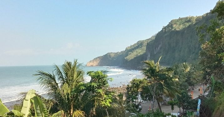 Ini Dia Pesona Pantai Menganti, Destinasi Wisata Terbaik Selatan Jawa Tengah