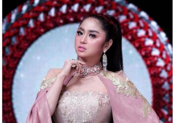 Dewi Persik Dilamar Bukan Rian Ibram, Ini Sosok Laki-Lakinya!
