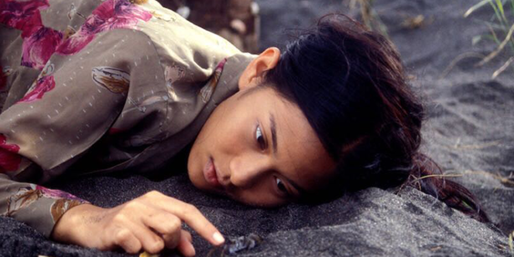 Dian Sastro dalam Pasir Berbisik