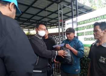 Perhutani Bandung Utara Beri Apresiasi Kepada Para Penyadap Getah