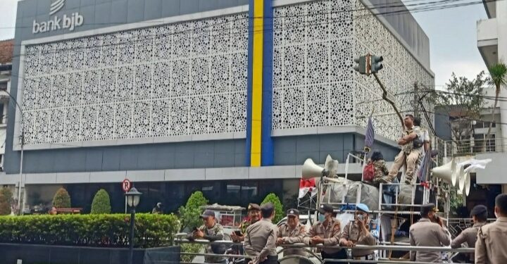 Nasabah Menuntut Transparansi Tabungan Beku di Bank bjb