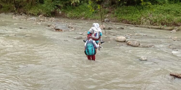 Guru SD Neglasari Kecamatan Conggeang Khawatirkan Kondisi Sekolah