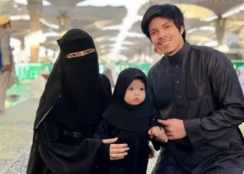 Aurel Hermansyah mendadak bercadar saat ibadah umrah ke Tanah Suci