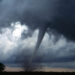 Angin tornado yang mengancam hidup manusia