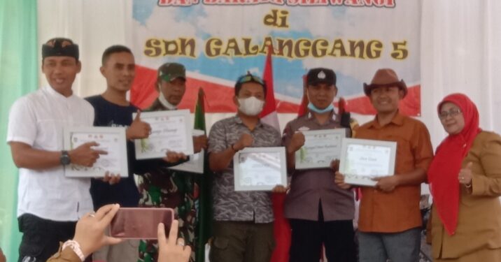 Steve Ewon hadir di SD Negeri Galanggang 5 berikan edukasi menanam pohon