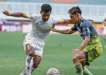 Persib Bandung ungguli Dewa United dengan skor 2-1 di Stadion Pakansari Kabupaten Bogor