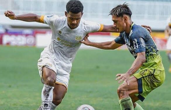 Persib Bandung ungguli Dewa United dengan skor 2-1 di Stadion Pakansari Kabupaten Bogor