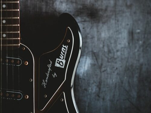 Hard rock dengan distorsi kuat (SoundCloud)