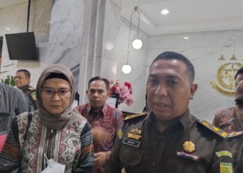 Bupati Indramayu dan Kajari Indramayu serahkan data baru kepada Kejati Jabar