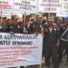 FKMIB gelar demo di depan gedung DPRD Indramayu terkait BPR KR
