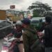 Jurnalis peduli pemudik 2023 bagikan takjil di jalur Tol Cileunyi