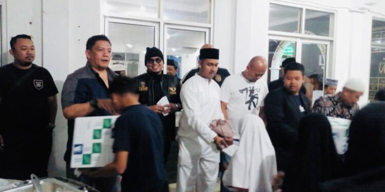 Saoring Eagle Harley Davidson Indonesia bagikan paket lebaran kepada anak Yatim Piatu