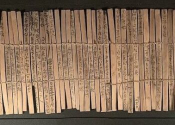 Buku kuno terbuat dari bambu terungkap isi dan rahasianya