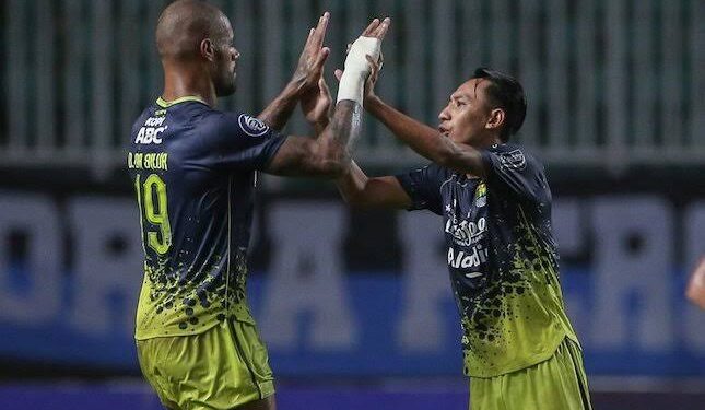 Persib Bandung berhasil mengalahkan Persis Solo dengan skor 3:1 David Da Silva sumbang dia gol