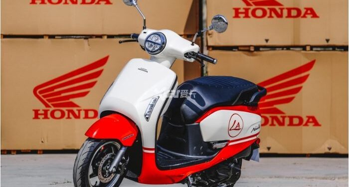 Honda meluncurkan motor bergaya modern klasik bernama Honda NS125LA