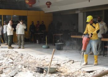 Ruko Serobot Bahu Jalan Dibongkar Pemprov DKI