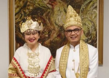 Dubes RI Hadir Penobatan Raja Charles III dengan Busana Adat Lampung