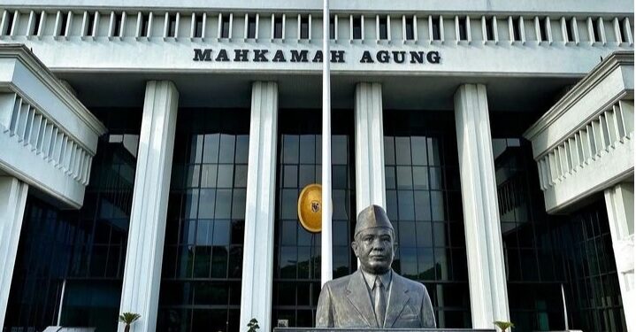 MA Vonis Irfan Suryanagara dan Istri 10 Tahun Penjara Denda 2 Miliar