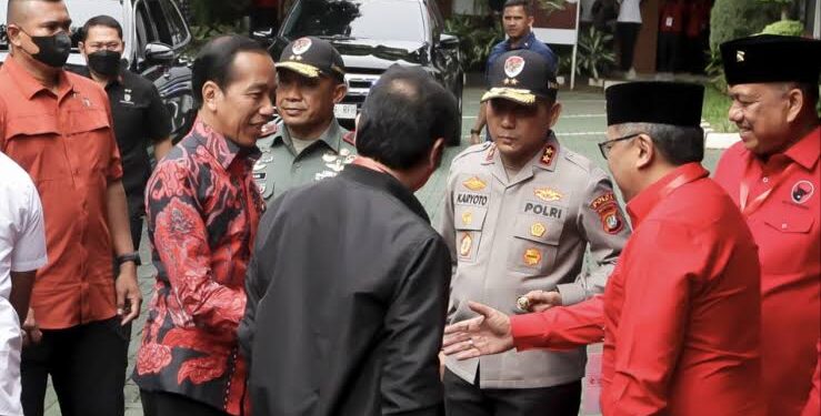 Presiden Jokowi disambut bakal Capres PDI Perjuangan Ganjar Pranowo