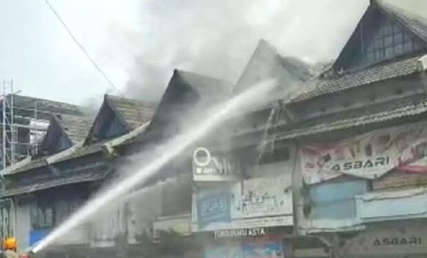 Sejumlah Toko di Pasar Caringin hangus terbakar, Rabu 7 Juni 2023