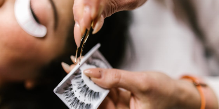 Meningkatkan Keindahan Mata Anda dengan Eyelash Extension