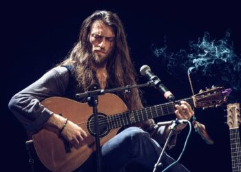 Estas Tonne: A Profound Journey of Musical Exploration