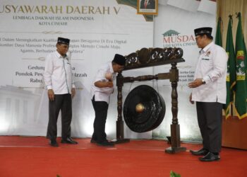 Penjabat (Pj) Wali Kota Cimahi, Dikdik Suratno Nugrahawan menghadiri dan membuka Musyawarah Daerah (Musda) V LDII Kota Cimahi