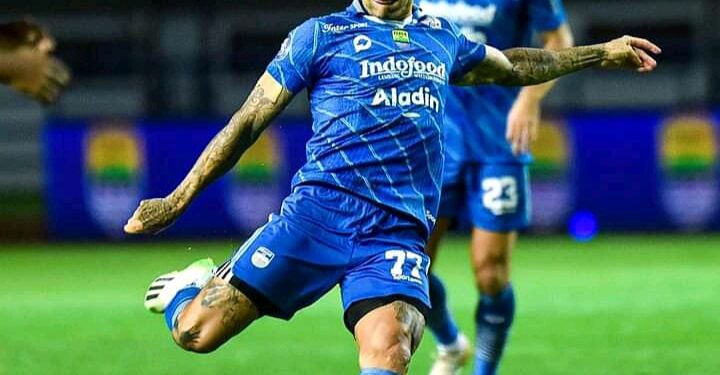 Ezra Walian Selamatkan Persib Bandung dari kekalahan