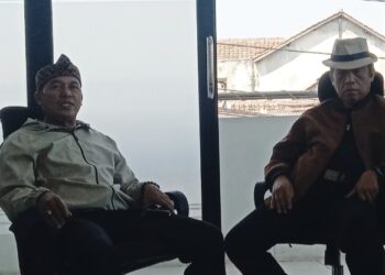 Mantan Wali Kota Cimahi, Letkol Purn (Inf) Ngatiyana didampingi Ketua Persatuan Purnawirawan Indonesia Raya (PPIR) Jawa Barat, Laksma (Purn) Raja M Harahap, SE., M.M. saat berikan arahan kepada pengurus FKPPI dan KBP3 POLRI Kota Cimahi