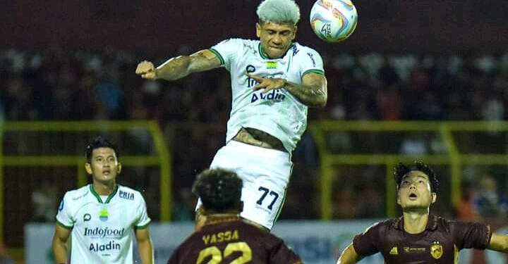 Persib Bandung kandas membawa poin dari Pare-Pare setelah takluk 4-2 dari PSM Makassar