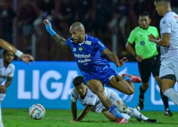 Main Kurang Maksimal Persib Curi Tiga Poin di Kandang Persik