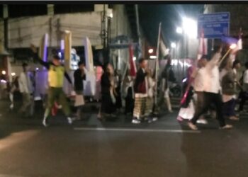 Sambut 1 Muharram 1445 H, Masyarakat Cimahi Gelar Pawai Obor di Jalan Gandawijaya