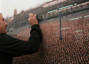 Spencer Tunick Redefining Art through the Human Form (Widewalls)