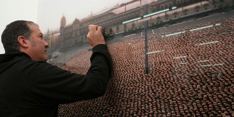 Spencer Tunick Redefining Art through the Human Form (Widewalls)