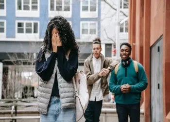 Mengatasi Catcalling: Menghormati Semua melalui Kesadaran dan Perubahan Budaya