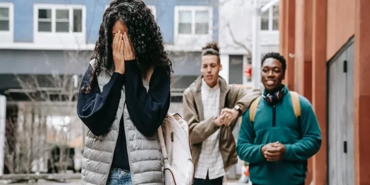 Mengatasi Catcalling: Menghormati Semua melalui Kesadaran dan Perubahan Budaya