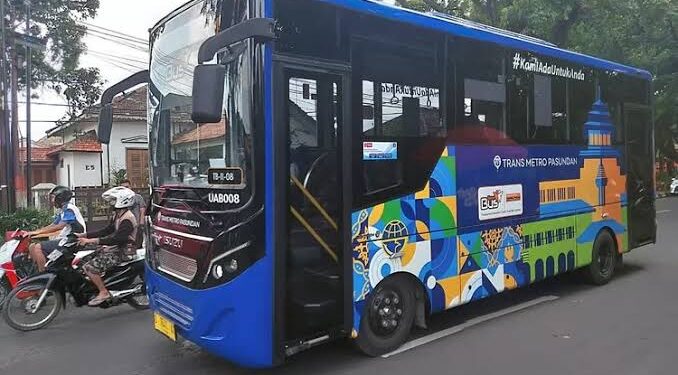 Trans Metro Pasundan kini memiliki program tarif khusus Rp 2000 bagi masyarakat kota Bandung dsk.