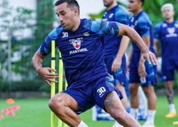 Pekan Kelima Persib Bandung akan menghadapi Persik Kediri tanpa didampingi Pelatih baru Bojan Hodak