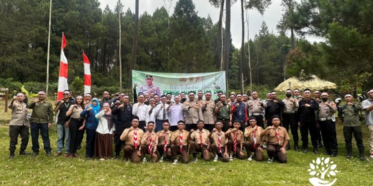 Kawasan Hutan Lembang, Jadi Lokasi Penanaman Perhutani dan Polsek Lembang
