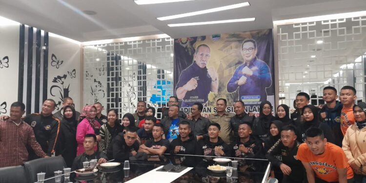 Steve Ewon bersama Pengurus Cabang Olahraga Tarung Derajat Kabupaten Bandung Barat menuju Kejurda Piala Gubernur 2023