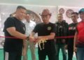 Penasehat dan Pembina Kickboxing Camp IMC Fighting System H. Darmawan Indra bersama Steve Ewon didampingi Pembina Kickboxing Kabupaten Bandung Barat Zul Ma'aruf melaksanakan gunting pita menandai dibukanya Camp IMC Fighting System, Sabtu 19 Agustus 2023